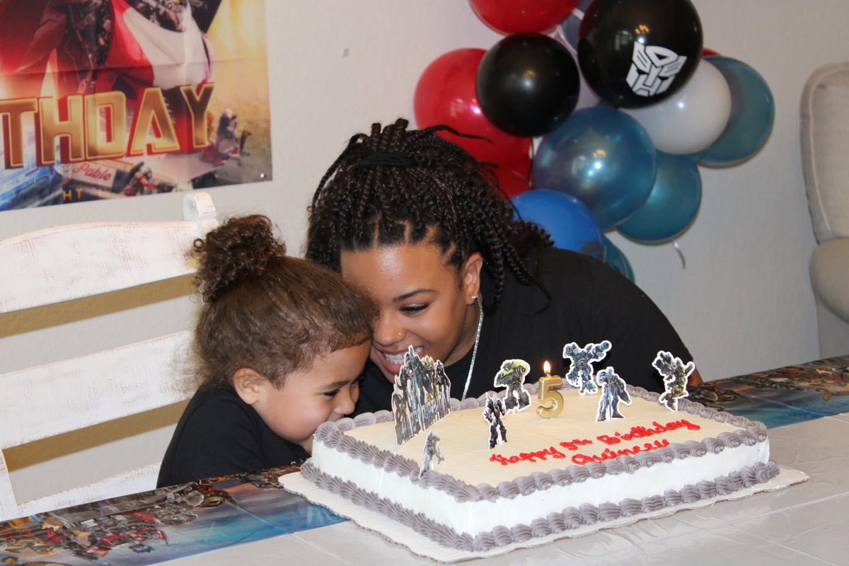 Look at my son turning 5 n shit 🤩👏🏽🎂🥳 happy birthday love bug❤️