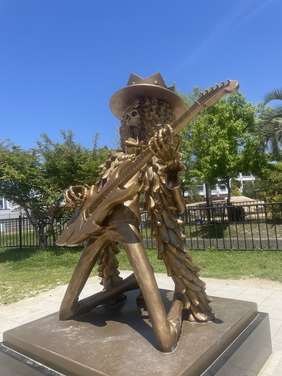 ブルック像！！ 造形美を感じる！！！！ たくさん人も賑わってて