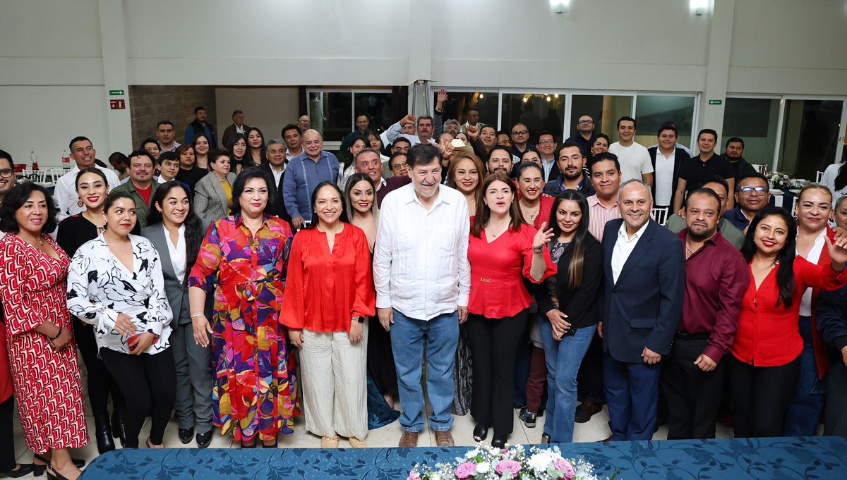LizSanchezSM's tweet photo. En Zacatlán de las Manzanas, junto al compañero @fernandeznorona y la presidenta @Bsnchez24 compartimos un encuentro con empresarios de la región.

Seguimos caminando Puebla para cumplir con el mandato del pueblo. El próximo 1 de junio habrá elección del Poder Judicial. 

#PueblaEnElCorazón ♥️