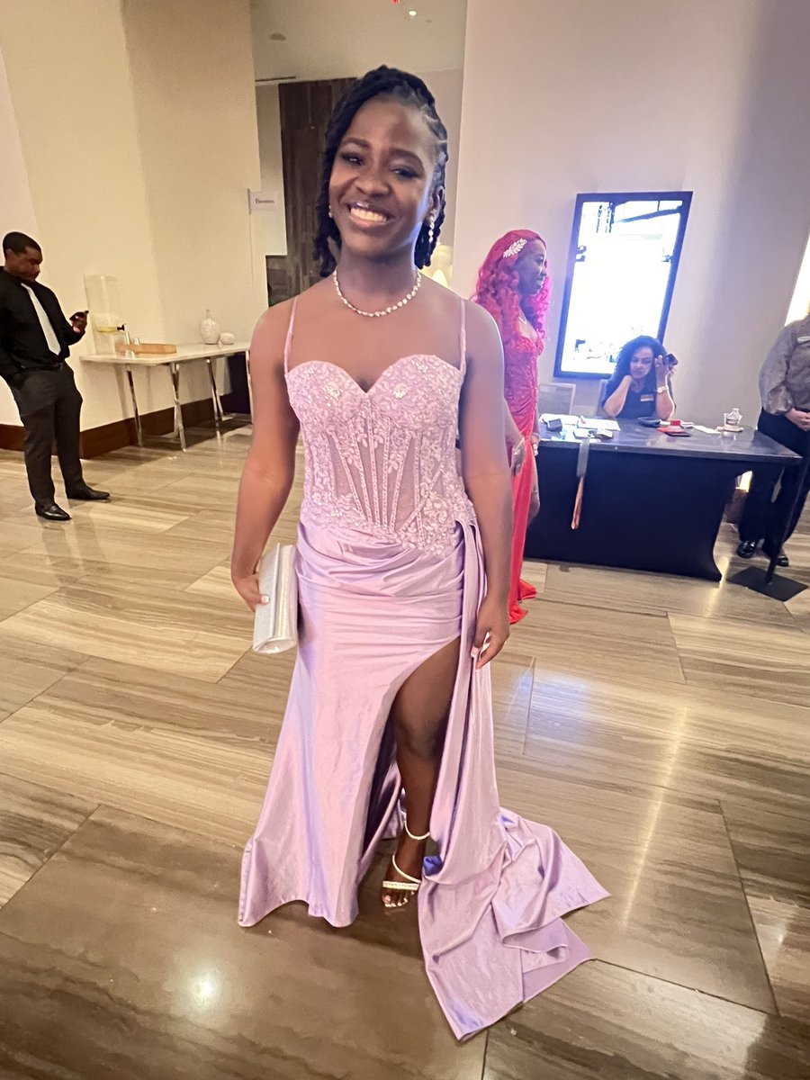 LadyCaneHoops's tweet photo. The Sisterhood looked gorgeous at Prom tonight! https://t.co/YXFXMVqfrf