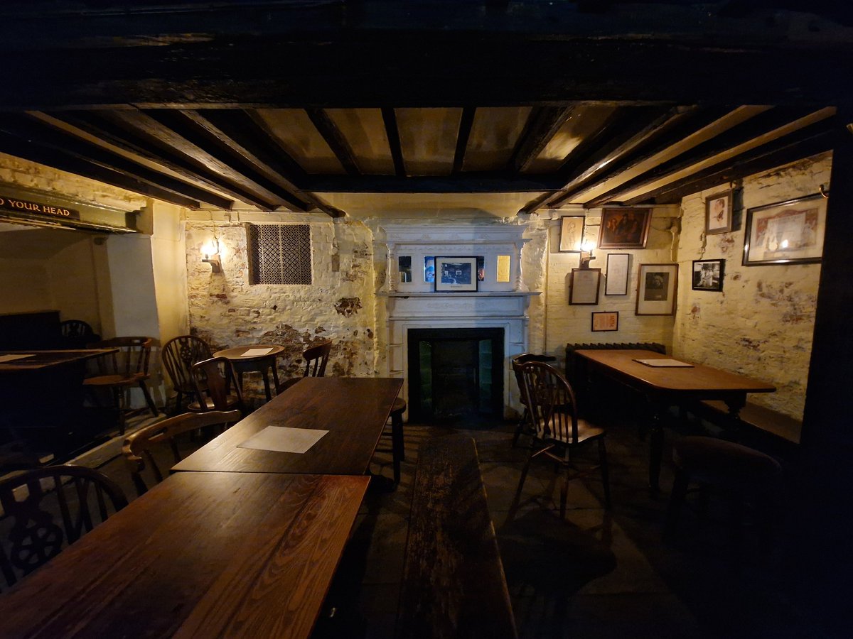 VinnieSull1van's tweet photo. Many pubs are more interested in gutting out and rebuilding what was already perfect, whilst others go to even greater lengths to preserve that which could never be replaced.
Ye Olde Cheshire Cheese 🍻
- 145 Fleet St, #London, #EC4A
@Britains___Pubs https://t.co/h2UYNw0lDH