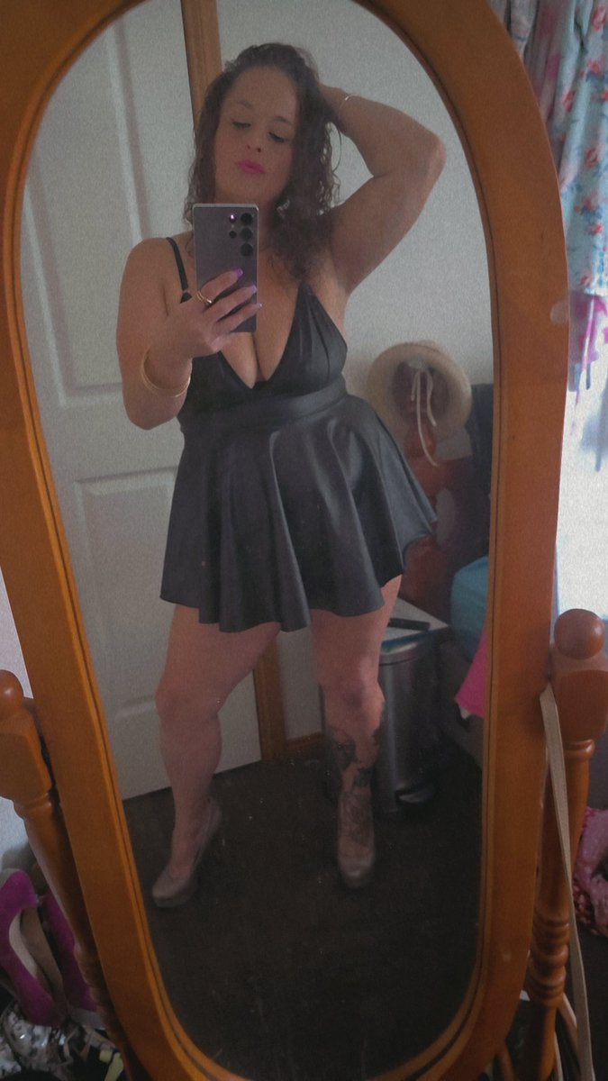 Littlemoni101's tweet photo. Love this dress! Makes me feel like being a bit naughty! 🤭😈 https://t.co/fb7oxmhTo9