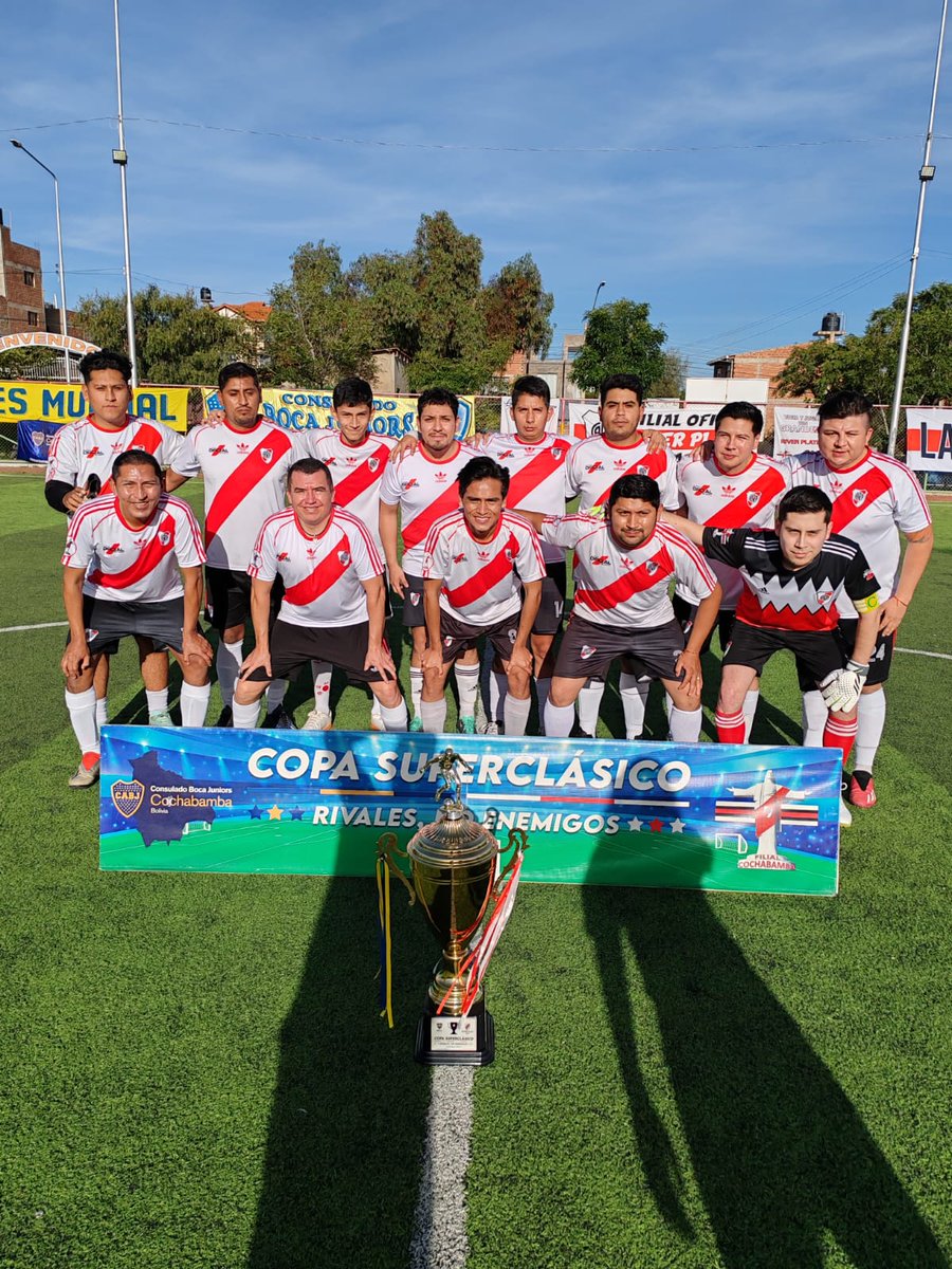 filialrivercbba's tweet photo. LA COPA SIGUE EN CASA🏆
Postales de una tarde espectacular, Cocha es de River!⚪🔴⚪💪🏼
#LaBandaDeCocha #RiverEsMundial https://t.co/S1RXakqHfm