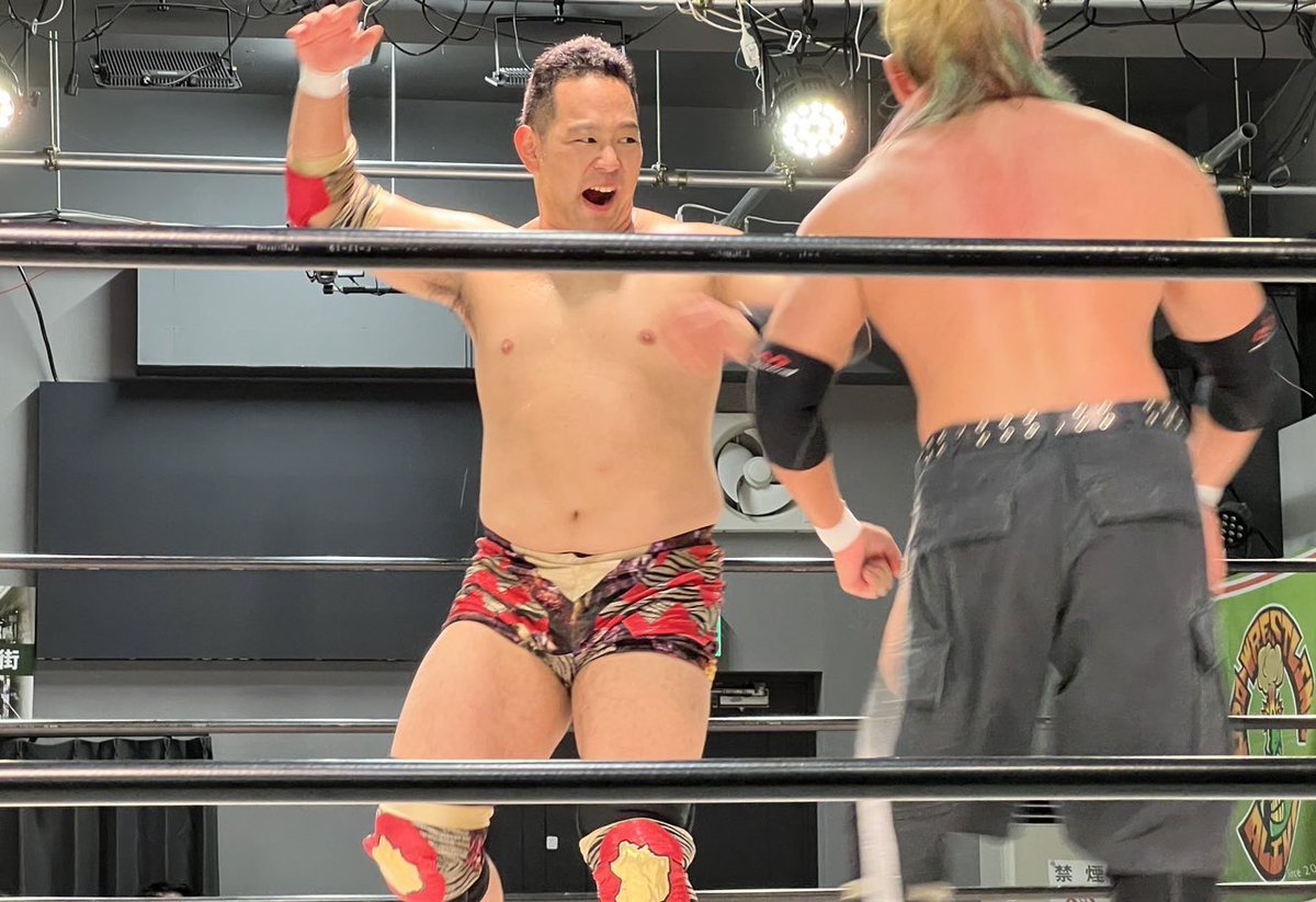 今日は誘われてお初のココ。
神奈川 ポスト・ディ・アミスタッド川崎

久々の磐城さん、黒パンじゃなくなって大きくなってました😀