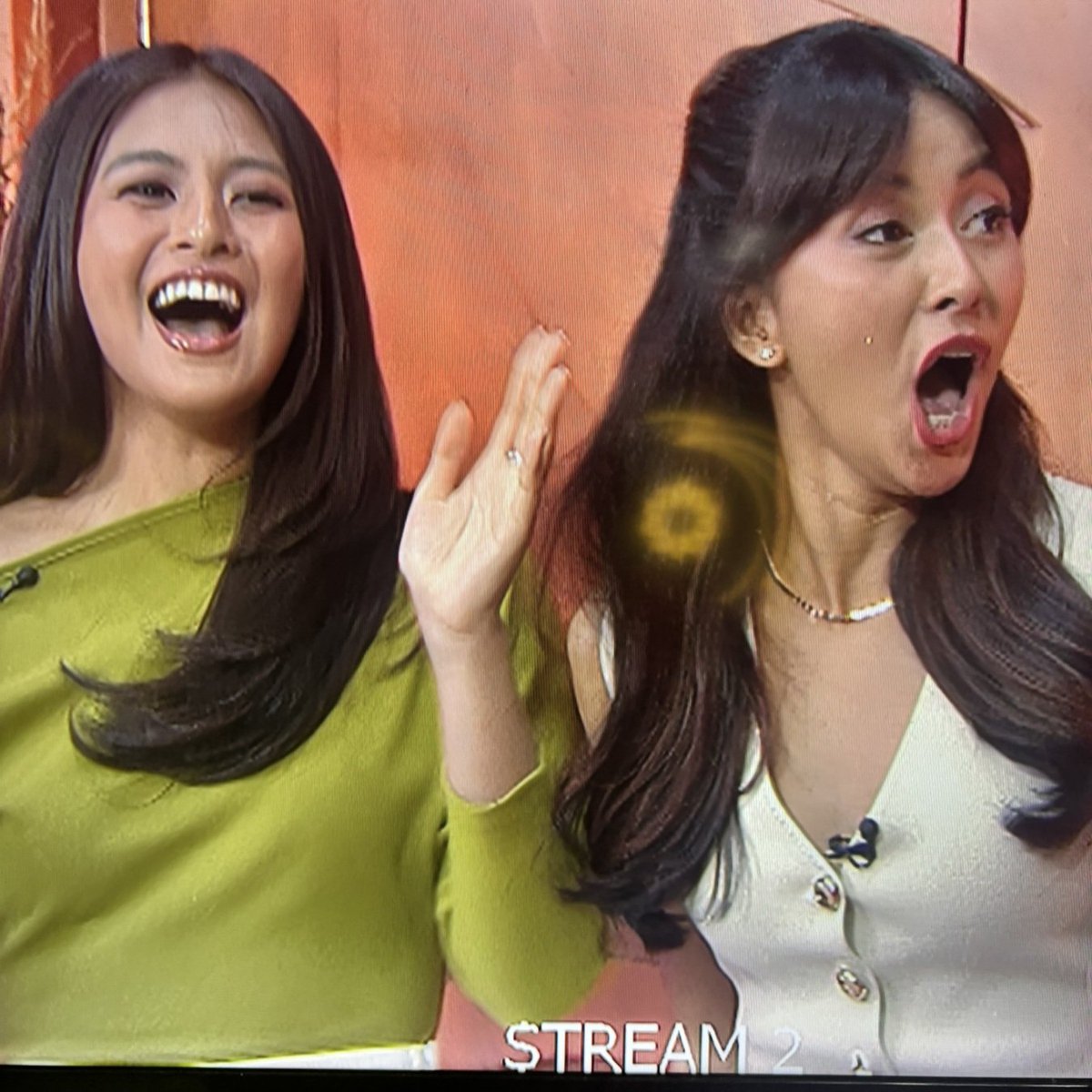 iamsuperbianca's tweet photo. Me and @gabbi seeing our new houseguest 😂😂😂 sinikreto din sa amin ehhhh!! My not so lil broooo!!! 🤍 @PBBabscbn https://t.co/IGyYHyALEV