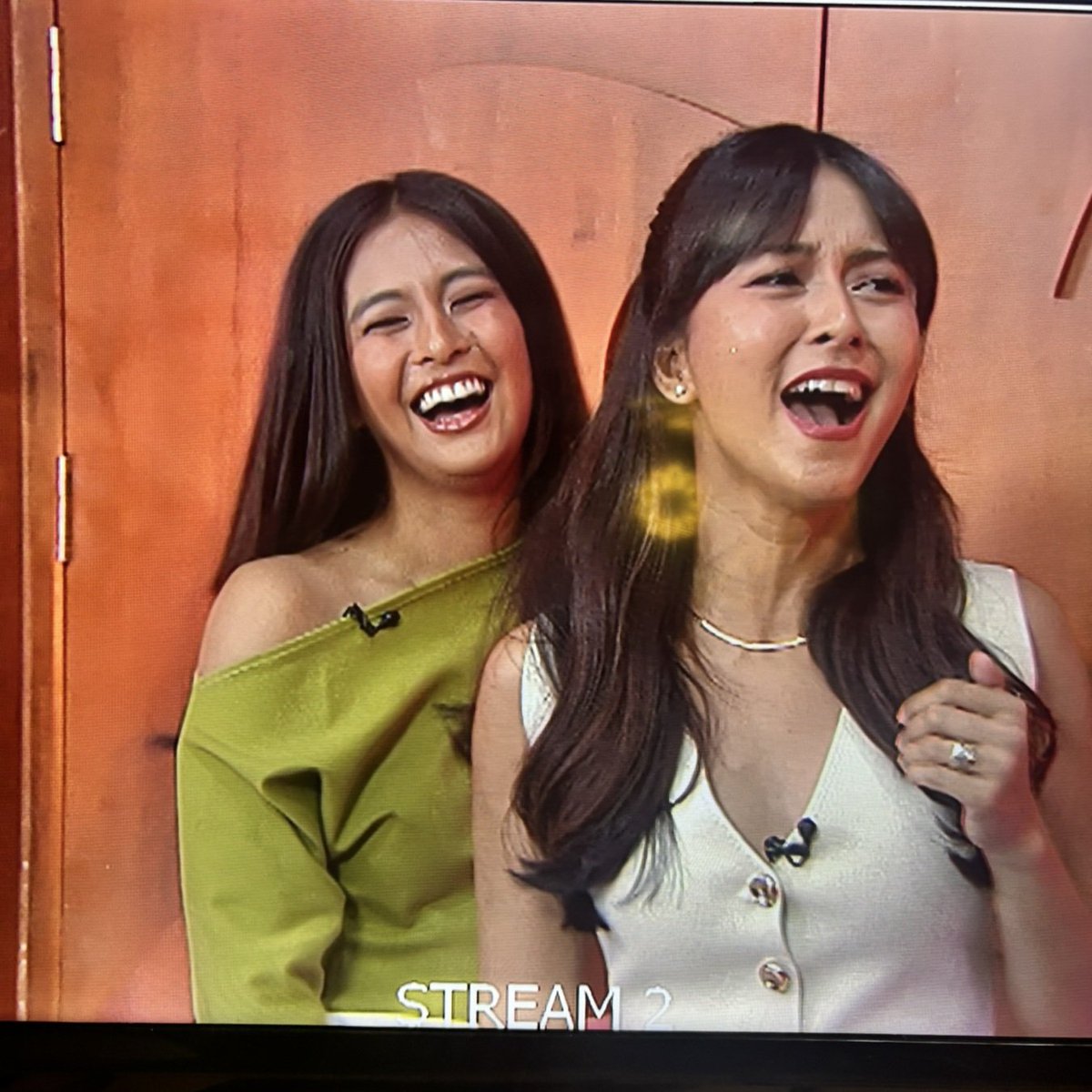 iamsuperbianca's tweet photo. Me and @gabbi seeing our new houseguest 😂😂😂 sinikreto din sa amin ehhhh!! My not so lil broooo!!! 🤍 @PBBabscbn https://t.co/IGyYHyALEV