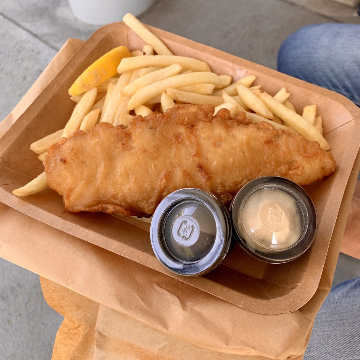 本日限定】 17:00頃まで、店舗の入口付近にキッチンカーが🐟フィッシュ