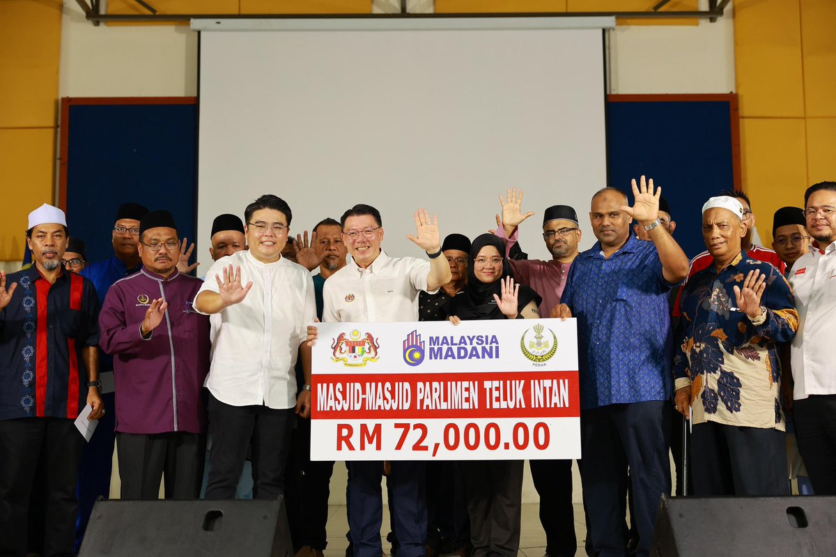 Saban hari DAP difitnah “anti-Islam”, namun parti keramat ini sentiasa menghormati semua agama &amp; sudah tentunya termasuk agama Islam.

Hari ini saya menyerahkan RM72,000 sumbangan kpd masjid dlm kws parlimen Teluk Intan &amp; amalan murni ini sudah jadi tradisi kami.

DAP For All! ♥️