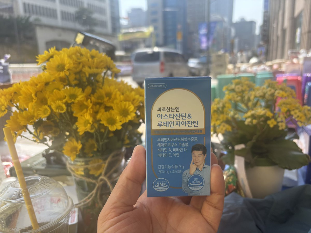 얘들아(1011)맘찍
일요일
다들 힘들지 이주노동자는 일요일에만 집회를 할 수 있데
휴일임에도 인권과 노동권 권리를 요구하는 집회 우리 함께하자 
나도 방금 결정했어 미안
..

얼마전에 동지가 살포시 건넨 약
아프지 마시고 셔터 누르세요
이주노동자 메이데이 우리만나요 살포시 몇장 담아볼게요~