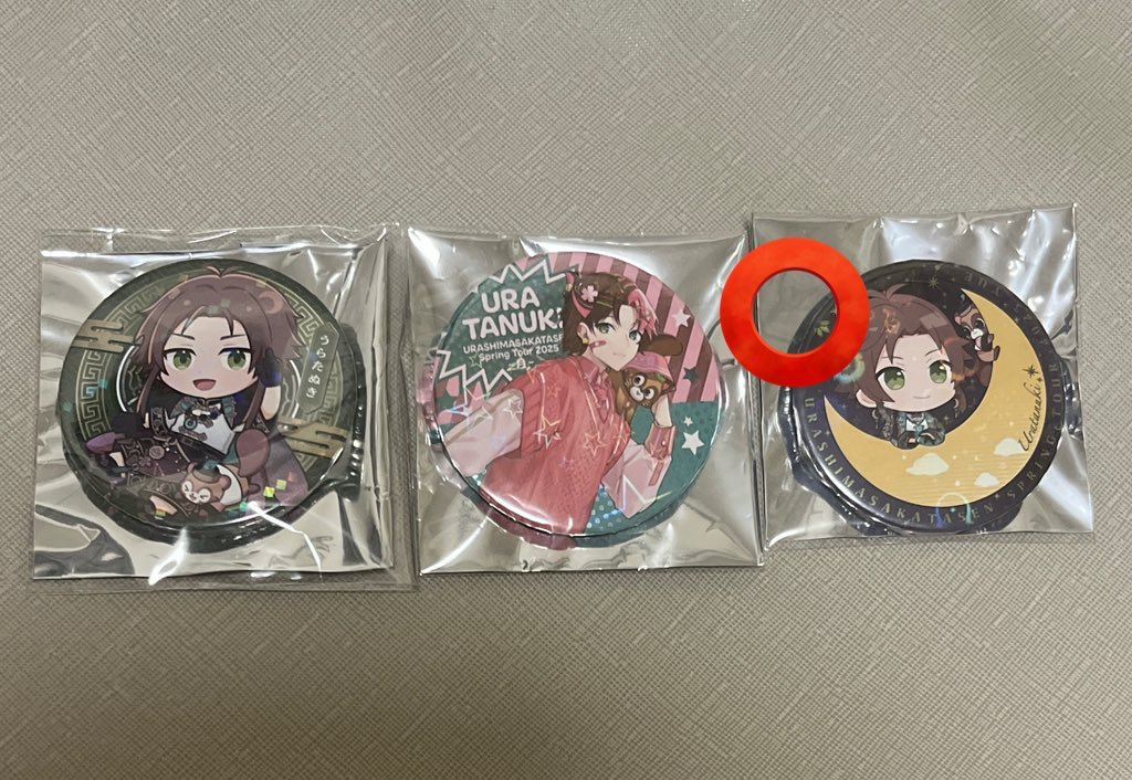 uta_1223_'s tweet photo. @omochioisiiyo 初めまして検索より失礼いたします。
こちら画像の⭕️の分と同種💛さんとの交換可能でしょうか？(2枚目はホロになります)
現在会場におりますので開演前交換可能です。
ご検討のほど、よろしくお願いいたします。 https://t.co/dyuKWWKmSh