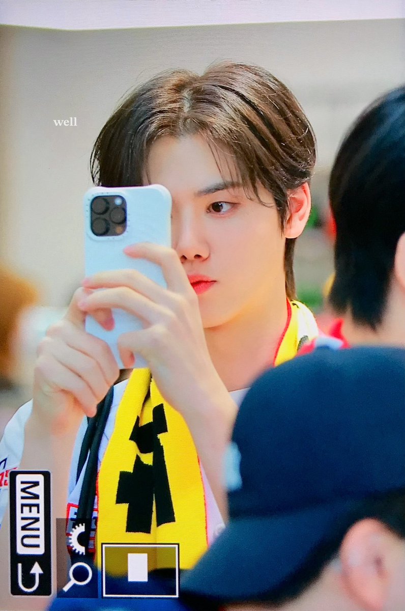 250427 기아팬스토어에서 쫀득하게 쇼핑함
#CRAVITY #크래비티 #MINHEE #민희