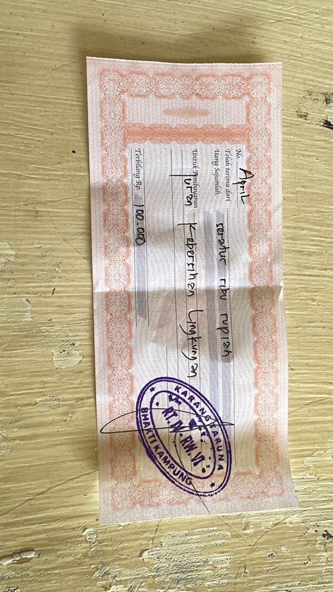vitadf's tweet photo. Berikut kronologi dan rupa kwitansinya. 
Kejadian ini terjadi juga karena kami tidak teliti sebelum ngasih uang, tujuan share agar hal sepertinini tidak terjadi pada temen2 pelaku usaha lain.  

Terimakasih. https://t.co/HzJ9cNngQM