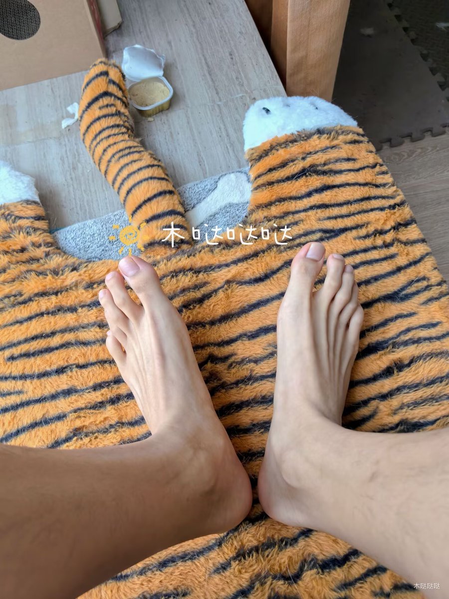 xjich266088's tweet photo. 跪下来捧着嘬 #feet #脚奴 #1S #足 #脚趾  #ATM #脚底 #奶S https://t.co/LGQs15dVtO