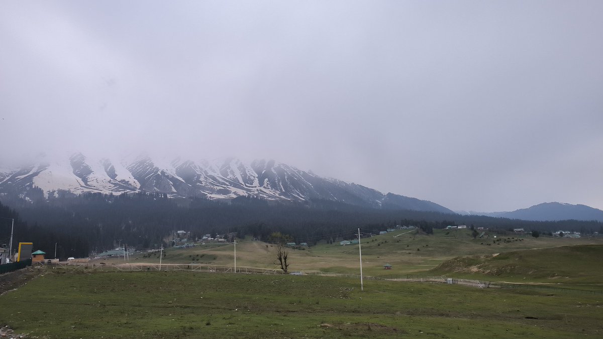 GojeryShowkat's tweet photo. Deserted gulmarg- once a tourist hub

Give peace a chance https://t.co/RhksCdshd5
