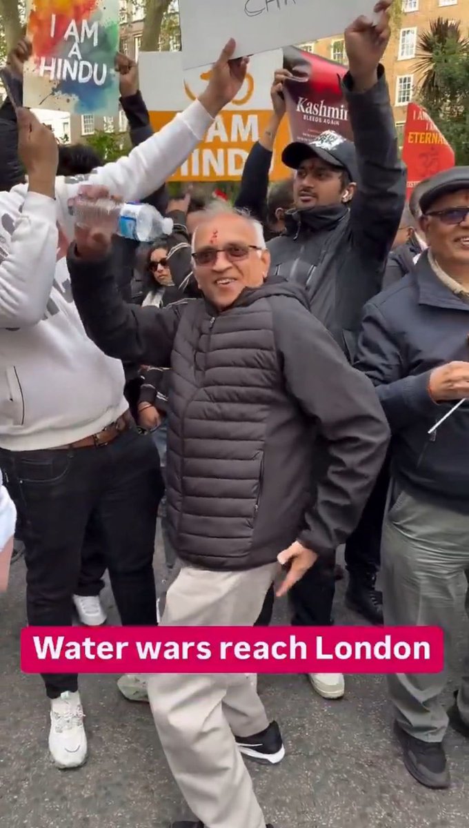 rajuparulekar's tweet image. Money can’t buy class, 
especially for people like this, probably a Gujju Uncle . 

These are the products of WhatsApp University’s fake narrative and jingoism.