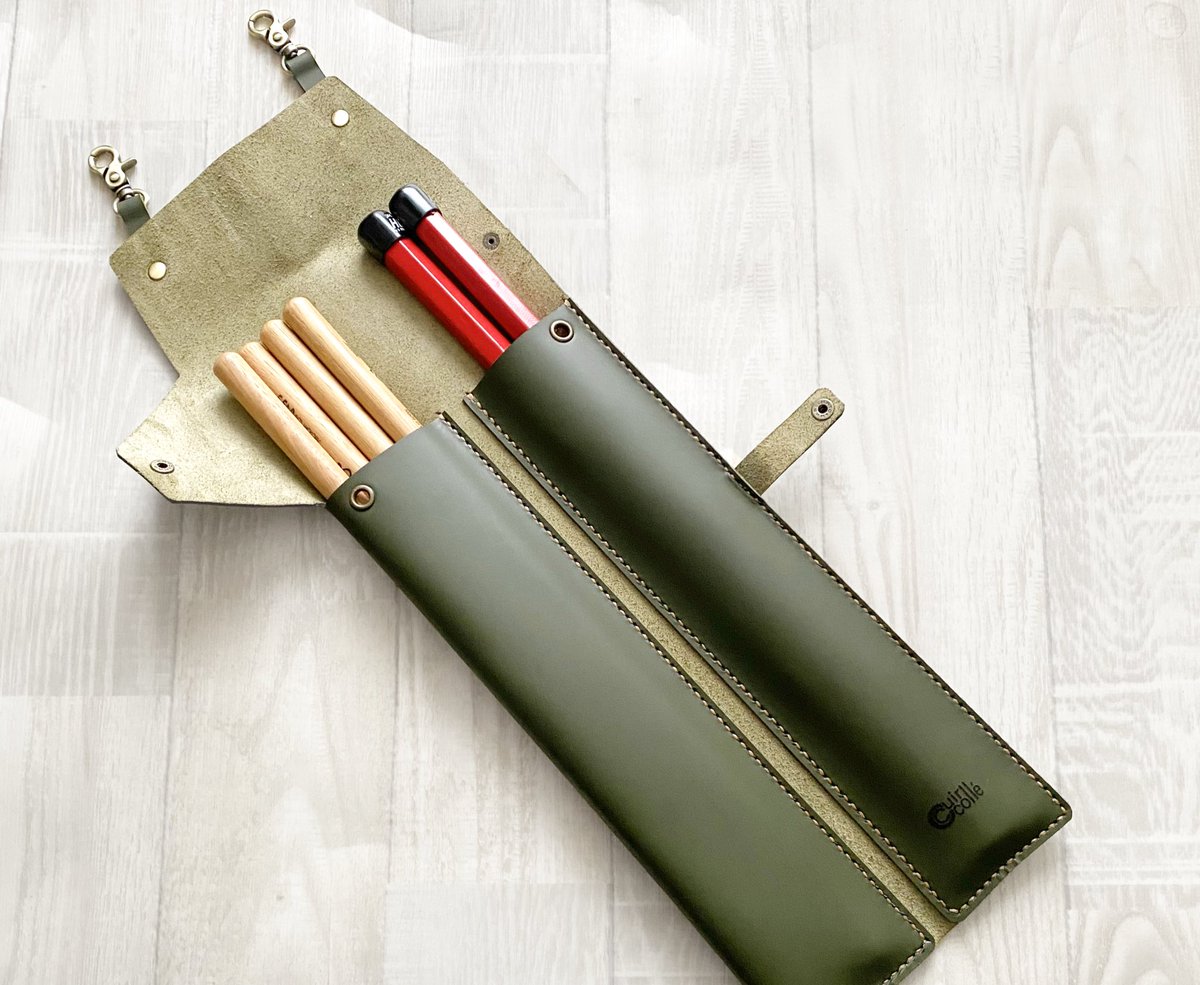 cuircolle's tweet photo. ポルテに新色のオリーブグリーンを追加しました。
キャメル色のステッチが程よいアクセントです✨

#スティックケース https://t.co/AcNwfhGgqF