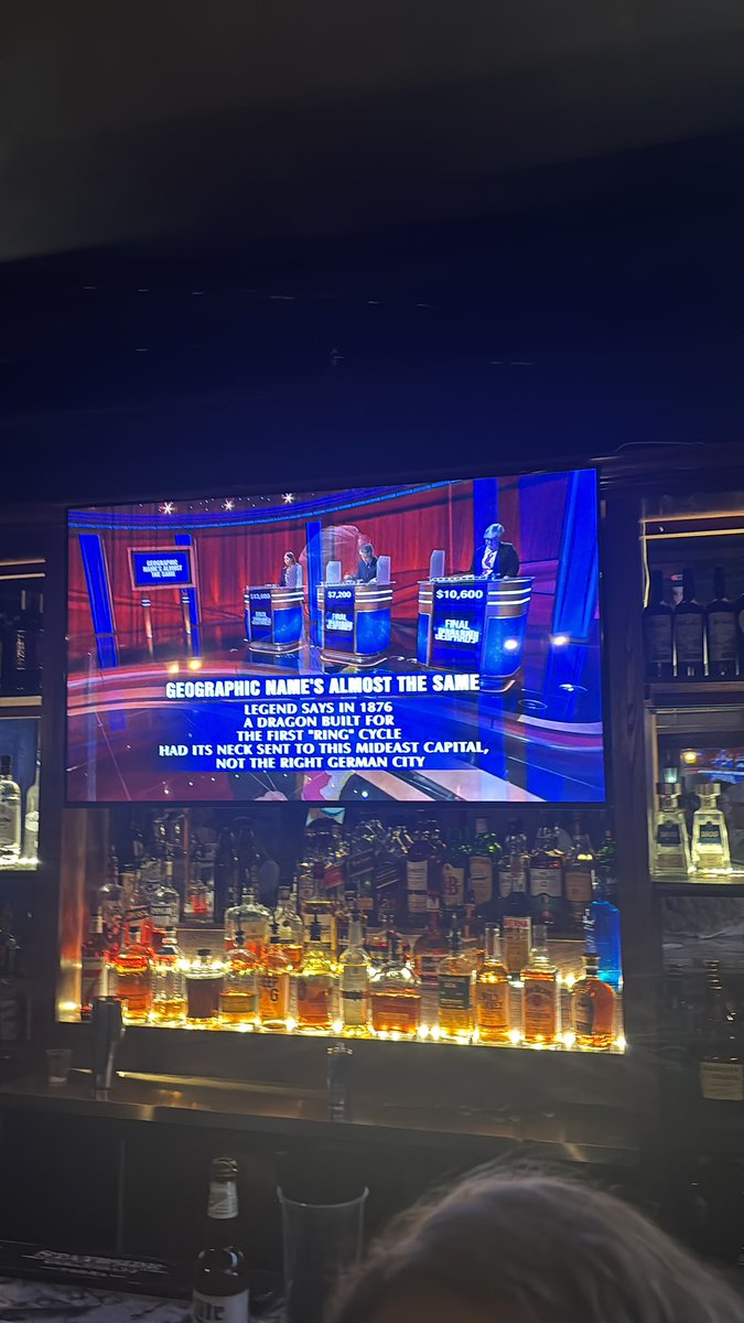 LLangeloargea's tweet photo. Jeopardy at the bar #CBTM https://t.co/3xu4lBlNXR