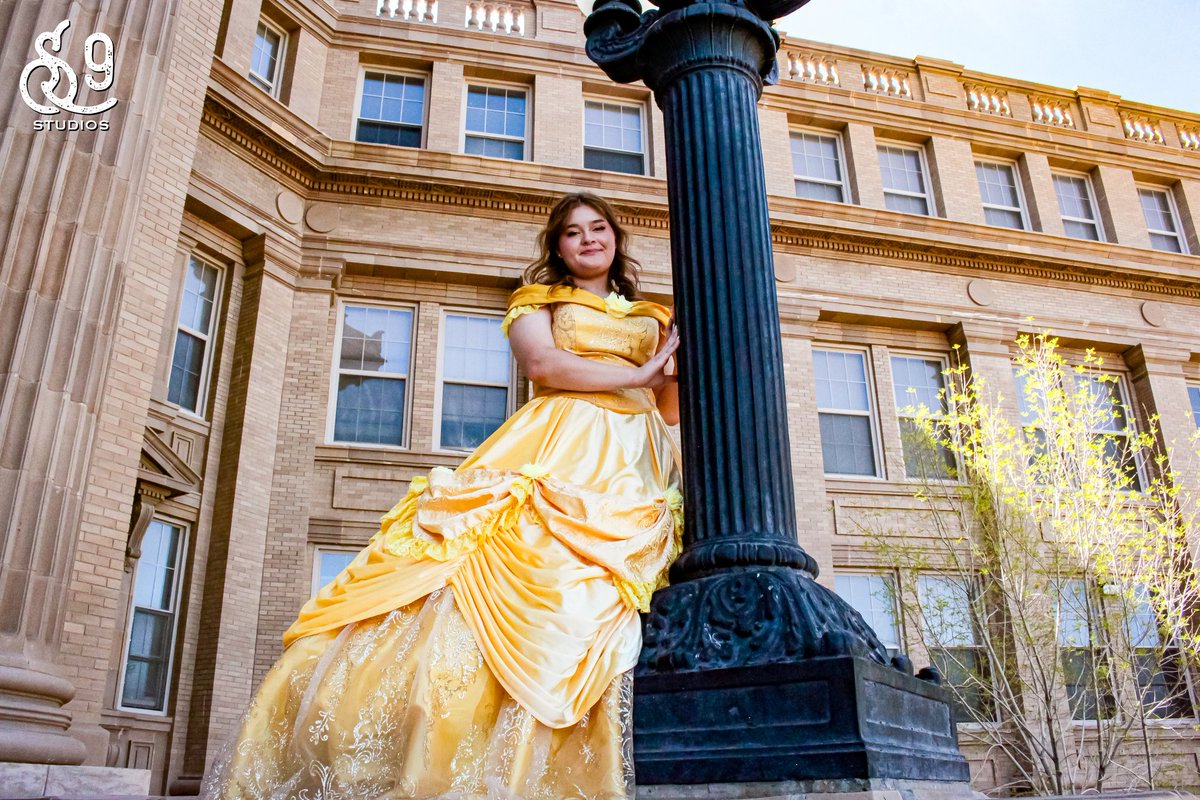 eothen7's tweet photo. Once Upon A Quinceañera 💛
#saturninestudios #photography ##photoshoot #canon #quinceañera #quinces #sweet15👑 #quinceaños https://t.co/EiRqnmaTry