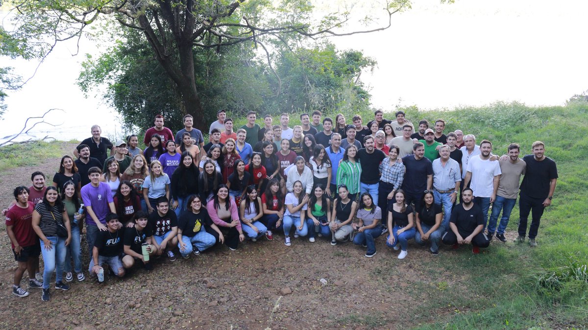 Postales de lo que fue la jornada del día de ayer en el campamento de #FrenteUnidosPorElFuturo en Alba Posse, acompañados por la @jrmisiones, @franjamoradamisiones , correligionarios y referentes del partido🙌🏼🇵🇱🫂