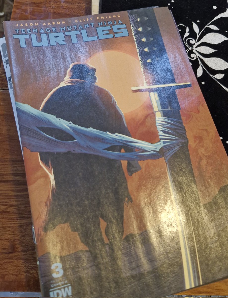 코믹스ㅜ카페 갔다가 ㅅㅇ님 선물로 보낼거 구매 히히