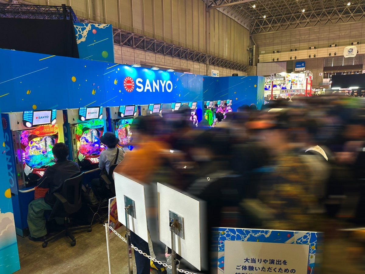 sanyobussan's tweet image. ╭━━━━━━━━━╮
 超最新台体験コーナー💥
╰━ｖ━━━━━━━╯
本日もたくさんの方にお越しいただいております🤩❗

初心者🔰 の方でも優しくサポートしてくださるライターの方がいるので安心して遊びに来てくださいね✨

#HALL4 のSANYO超集合！ブースでお待ちしております🐟