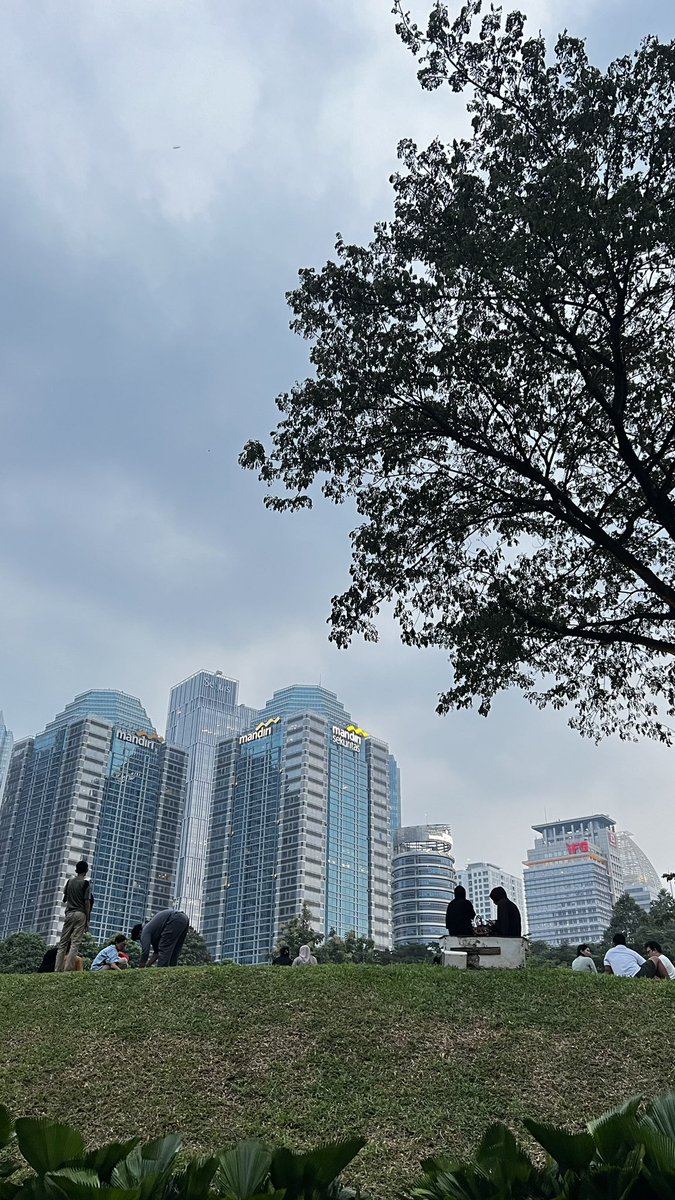 babangsatt's tweet photo. Bengong sendirian disini asix juga sih https://t.co/AbbV2FbYjL
