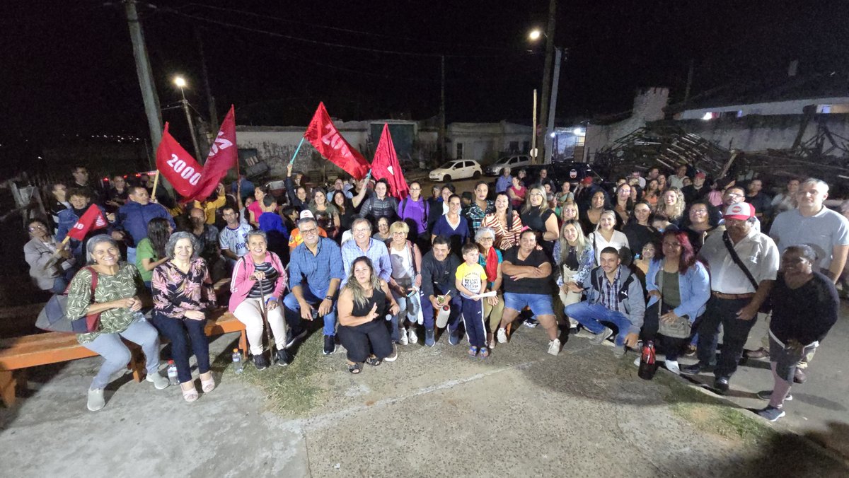 MarneOsorioLima's tweet photo. Estamos junto a Richard Sander en barrio Saavedra en una muy linda reunión organizada por Mirian Viera.
Seguimos trabajando rumbo al próximo 11 de mayo.
#RichardIntendente #La2000 #LaFuerzaQueAvanza https://t.co/Ov6zsK3kYD