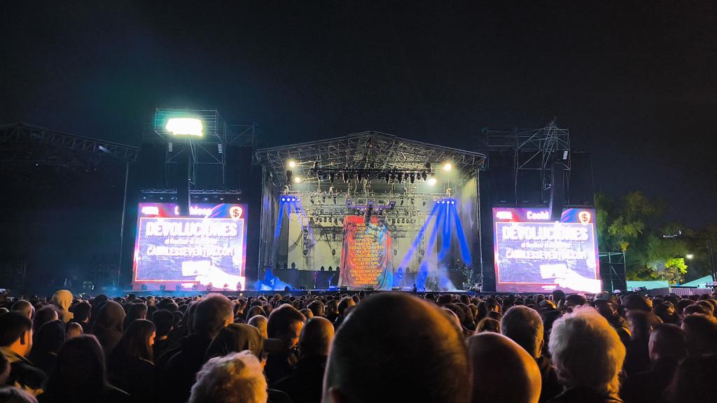 OSTIADAMUS's tweet photo. No toca Scorpions !!!!
Se enfermo el cantante mal !!!!
Esta delicado
: Lo acaban de informar
 Toca más tiempo Judas priest !!!!

#MasterOfRock https://t.co/GMq1oRvXTu