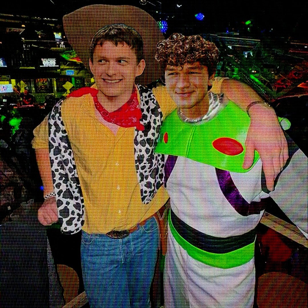 SPIDERMANSUPRME's tweet photo. me and my spaceman 🚀 #Y2KPartyTime https://t.co/krSVFavgUu
