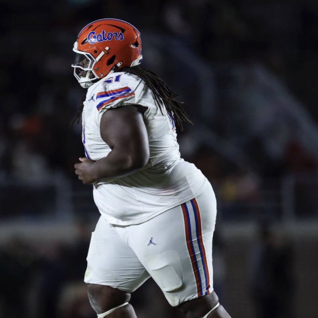BetMGM's tweet photo. The Bucs potential defensive line:

- 464 LB Desmond Watson
- 347 LB Vita Vea

811 pounds causing havoc up front 💪 https://t.co/rC7e8CtRai