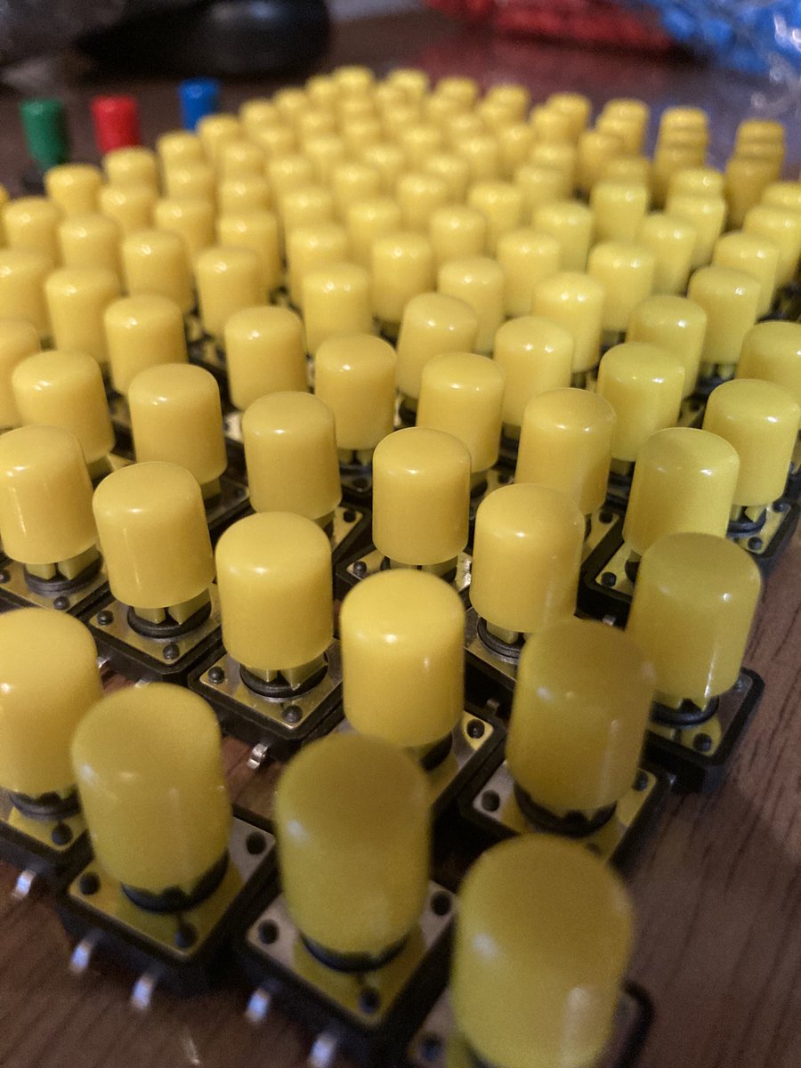 3_zuisan's tweet photo. MIND FIELDにコマとして使用するタクトスイッチを準備中！
スイッチってだけで何故か押したくなりますよね...!
#ゲムマ2025春 https://t.co/rc4v1YYXrq