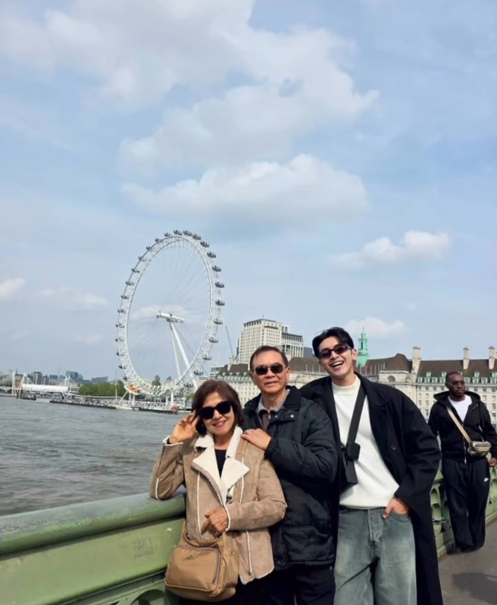 ni_nateam's tweet photo. check in ได้หลายที่แล้ว รอรูปกับตู้แดง
บ่ายนี้รอเชียร์ครับ
#LondonIsCallingวิ่งไปกับภณ
#pon_nawasch #ภณณวัสน์ https://t.co/Yyxdj8yOwy