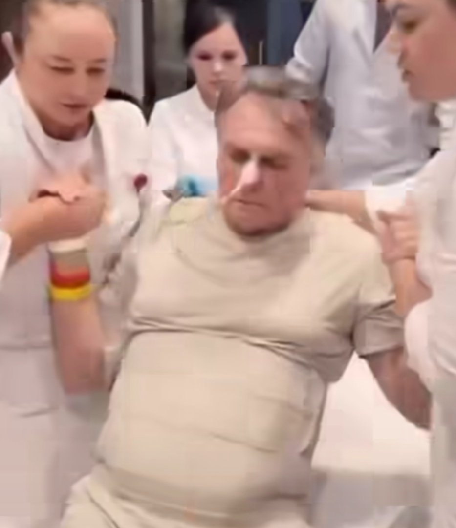 kkkkkkkkkkkkkk tá parecendo um idoso reborn esse fodido