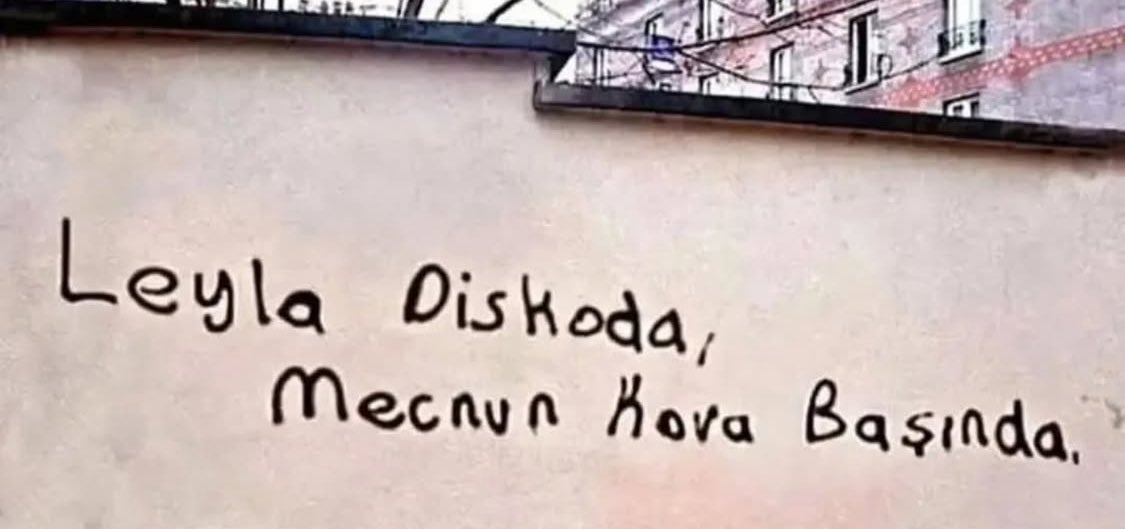 Mecnun kova başında..