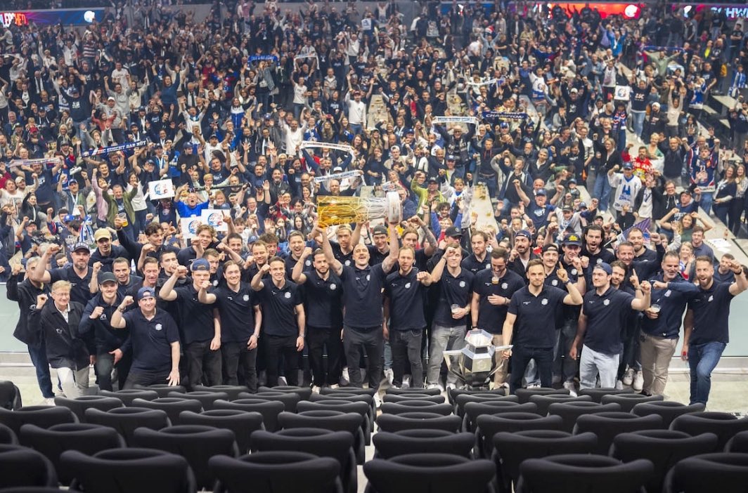 What a 24th season as game announcer of the <a href="/zsclions/">ZSC Lions</a> thanks to everyone for the trust that you are giving me… #mirsindZueri