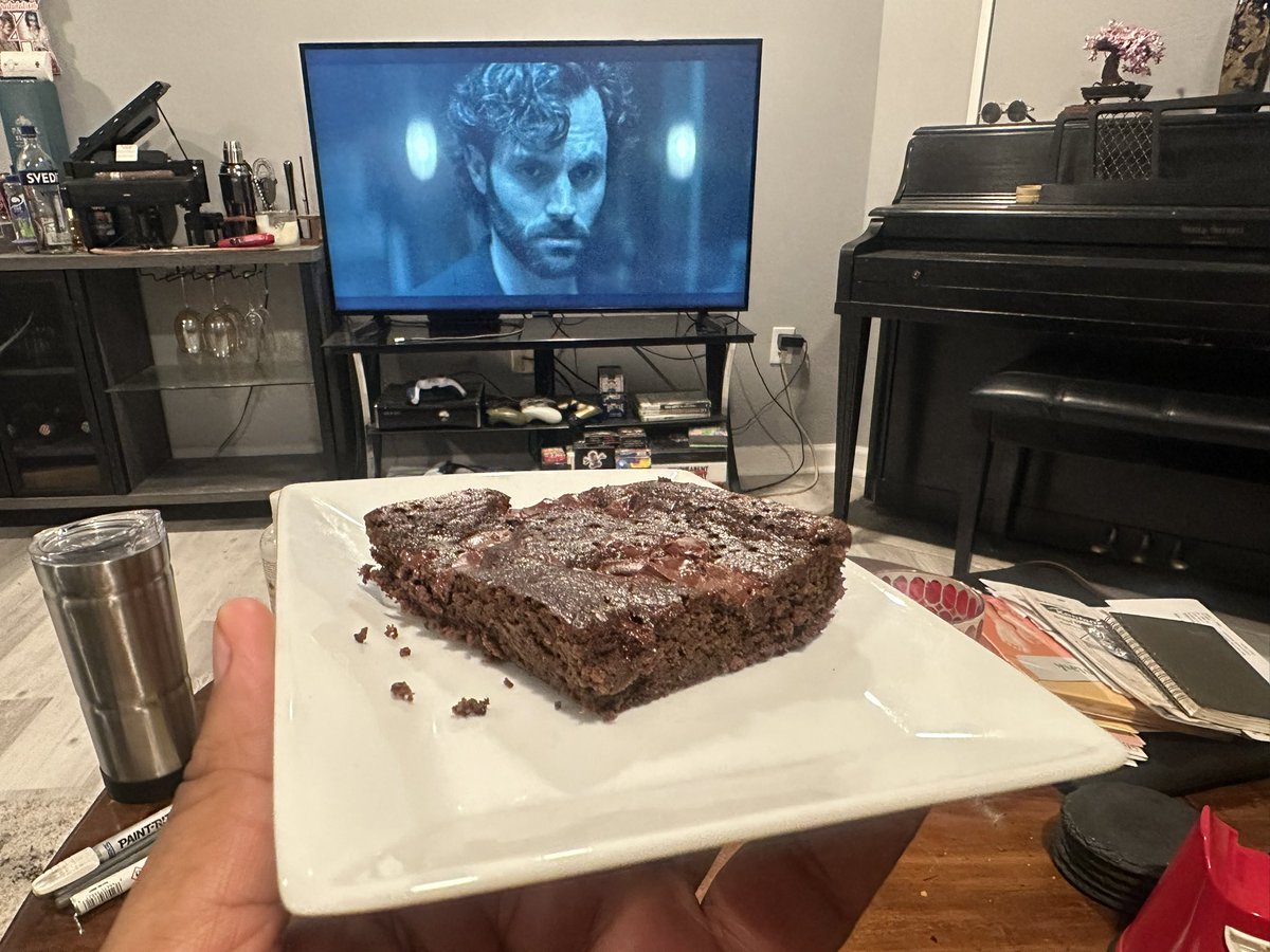6ixBob's tweet photo. If I said this was made with beans, would yall believe me? 😂😂 the texture is on point, it really just tastes like a fudge brownie. If I could find a way to crisp the edges more, it’d be perfect. #ChefBobby https://t.co/7RwdgkOLTd