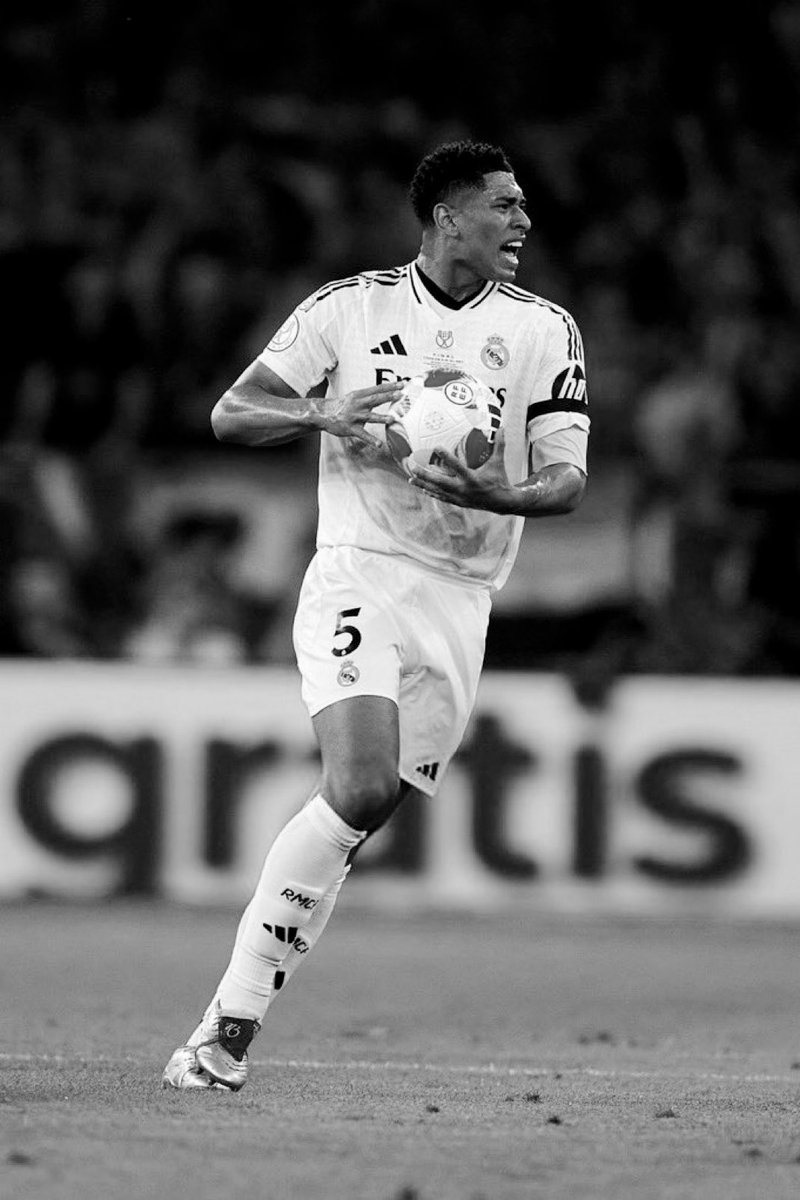 رغم الخساره 
بيلي كان افضل لاعب على ارضية الملعب في الكلاسيكو .
#CopaDelRey #ElClasico