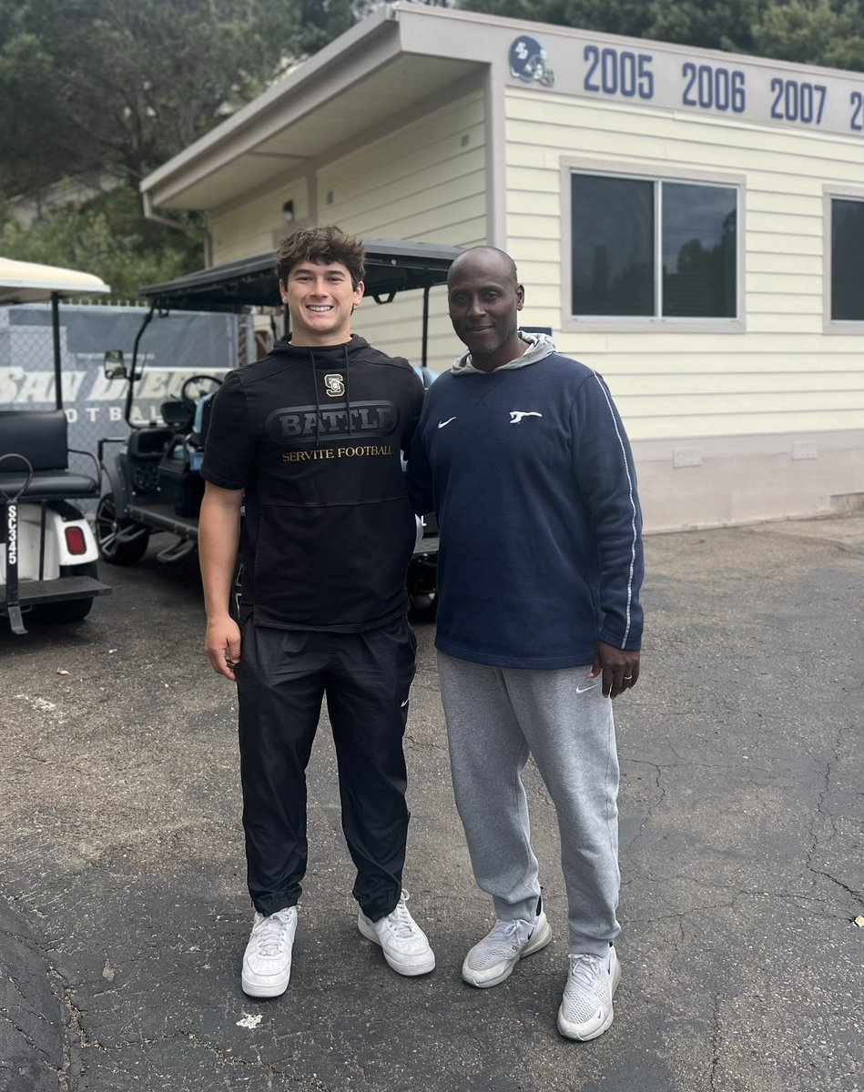 gavingutierrezz's tweet image. Thank you @HC_Carter1 and @USDFootball for the opportunity to attend your junior day. It was nice to meet you and learn about your school and program, I&apos;m looking forward to staying in touch! @CoachReino @JackAlexanderQB @classicqb