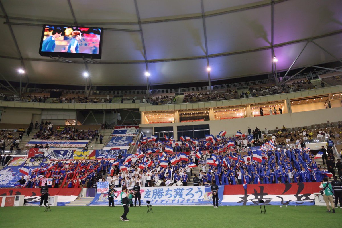 prompt_fmarinos's tweet photo. 横浜F・マリノスに関わる全員で繋いできたアジアの頂点を獲る闘いは、準々決勝で悔しい敗退。

遠い現地サウジアラビアで、そして早朝の日本から、最後の最後まで熱い応援でチームを後押しいただきありがとうございました。

#fmarinos https://t.co/SxexAyJKMM