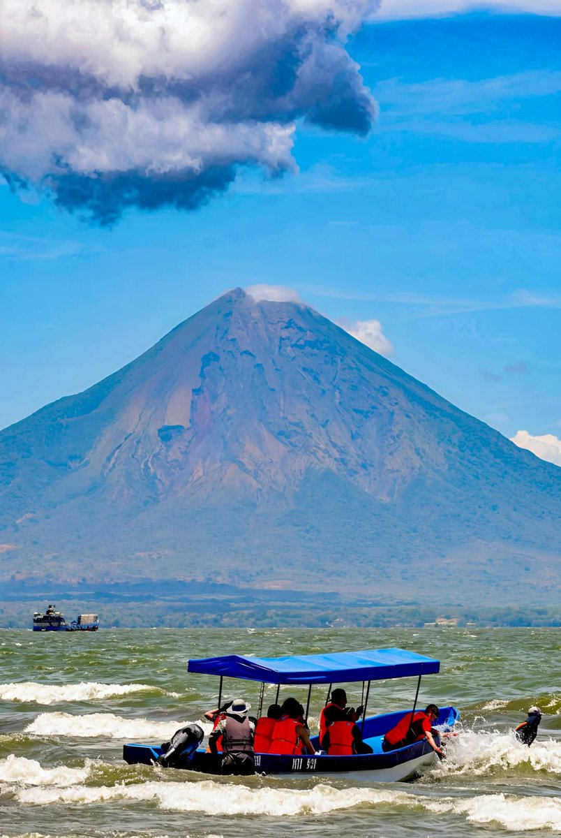 JeanCarlossNic's tweet photo. #Mateare// Somos una tierra de lagos y volcanes... Foto del paisaje de nuestro lago cocibolca desde nuestro hermano municipio de San Jorge...
#MateareLagunasyVolcanes
#MateareCreativa https://t.co/6rleLs1rgx