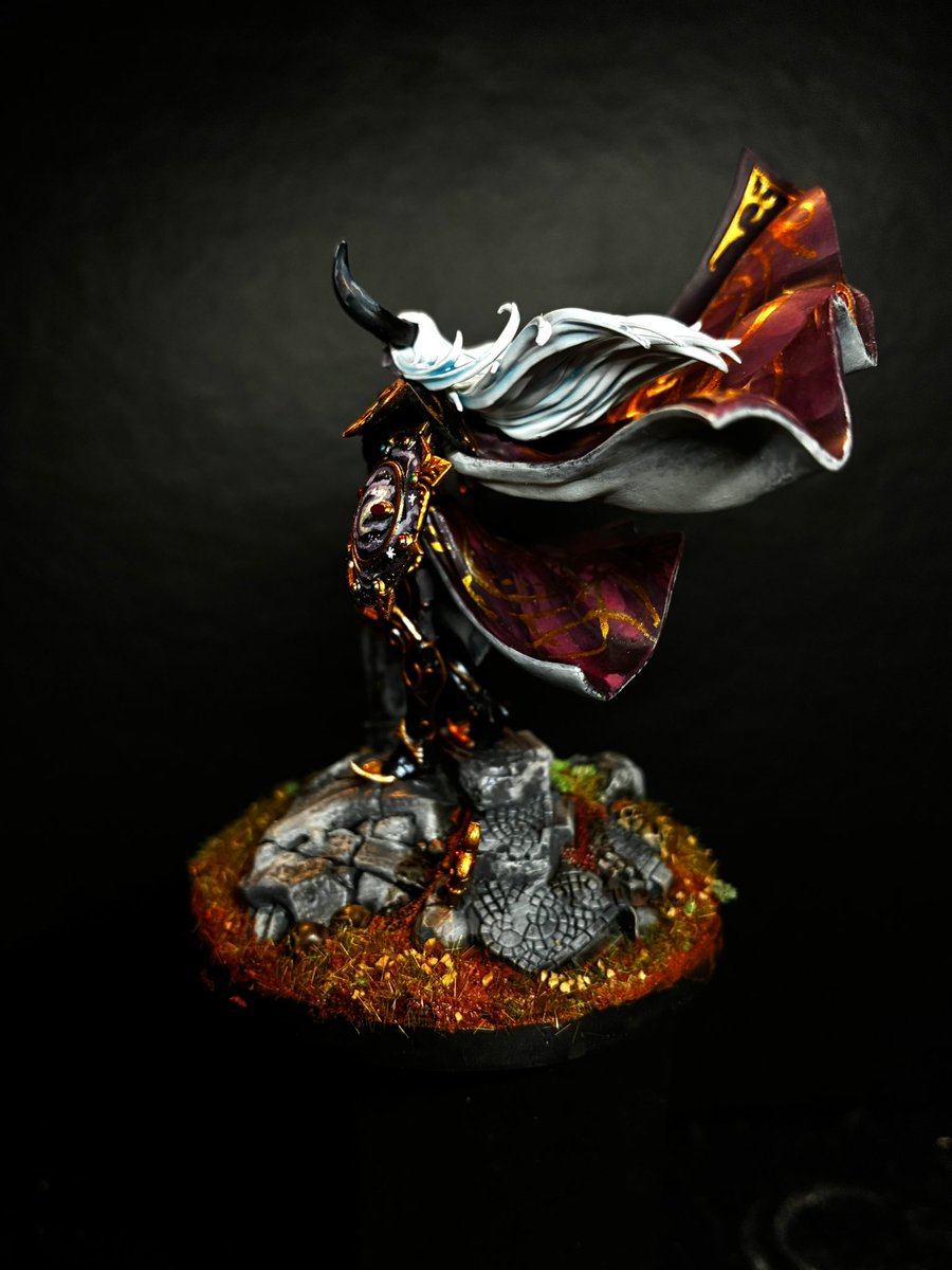 AzureCross13's tweet photo. Sigvald, Prince of Slaanesh done. I need to find a better paint to do the patterns. 

#miniaturepainting #miniature #WarhammerCommunity #warhammer #ageofsigmar #Slaanesh https://t.co/oeqKjyA1nj