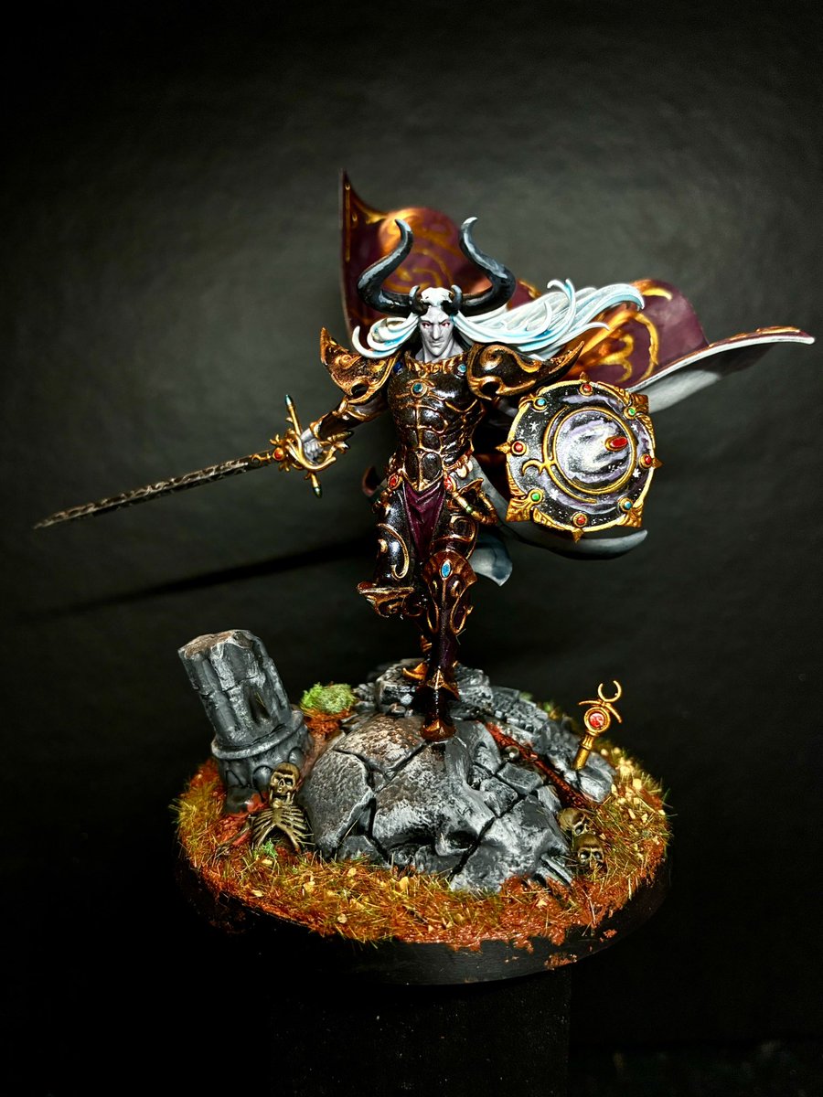 AzureCross13's tweet photo. Sigvald, Prince of Slaanesh done. I need to find a better paint to do the patterns. 

#miniaturepainting #miniature #WarhammerCommunity #warhammer #ageofsigmar #Slaanesh https://t.co/oeqKjyA1nj