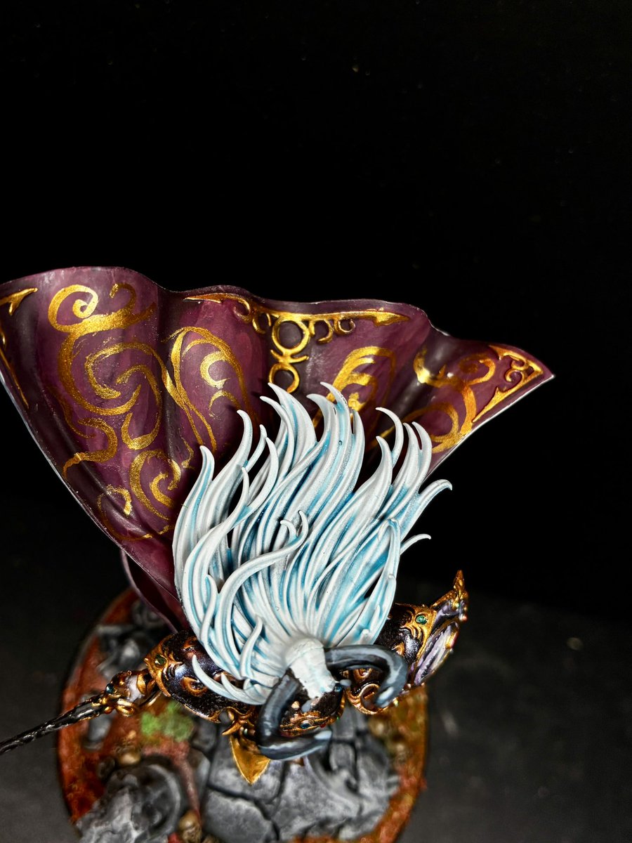 AzureCross13's tweet photo. Sigvald, Prince of Slaanesh done. I need to find a better paint to do the patterns. 

#miniaturepainting #miniature #WarhammerCommunity #warhammer #ageofsigmar #Slaanesh https://t.co/oeqKjyA1nj