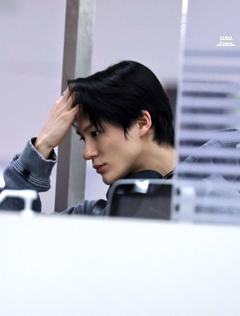 wow jeno is so fine....