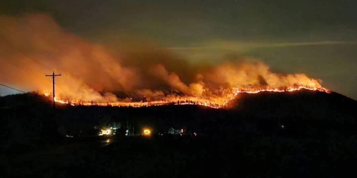Prayers to my hometown of Shippensburg, PA that has been experiencing a large wildfire within a few miles of town. It has been burning since Wednesday and as of now, still at ZERO percent contained. Thoughts and prayers to the firefighters from all over who have been helping! ❤️