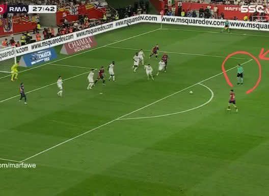 بصراحة ريال مدريد من حقه ان يحتج على هذا الحكم 
تخيل هنا لم يضغط على بيدري