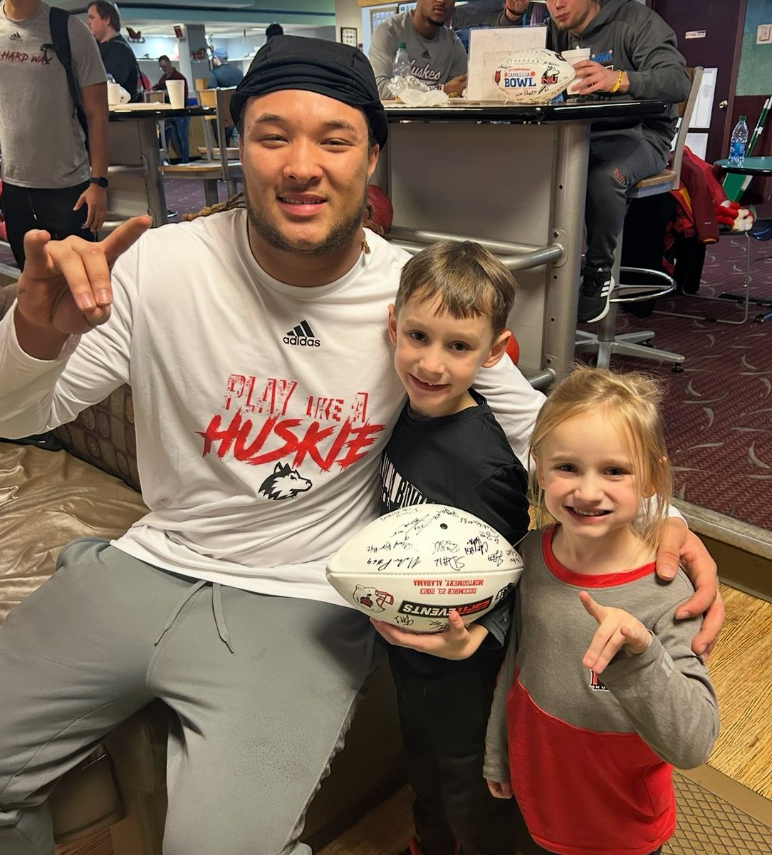 DWolfe_NIU's tweet image. This man truly is #theHardWay
So happy for you @DonVito_95