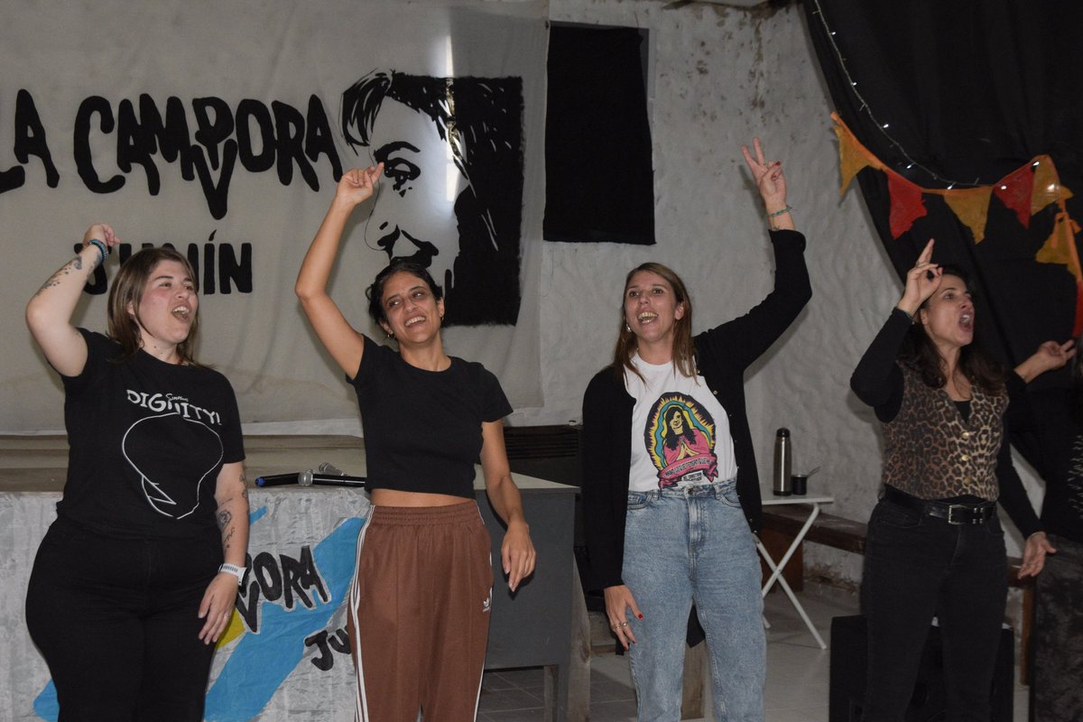 Claritabozzano's tweet photo. ✌🏼Plenario Distrital 🐧

Gracias compañerxs por el hermoso plenario que vivimos hoy en nuestra ciudad, donde también recibimos la visita de nuestra secretaria general @lucampora

A seguir militando ayer, hoy y siempre junto a Cristina 👏🏻

@MicaOlivetto https://t.co/BWJLvzdPfF