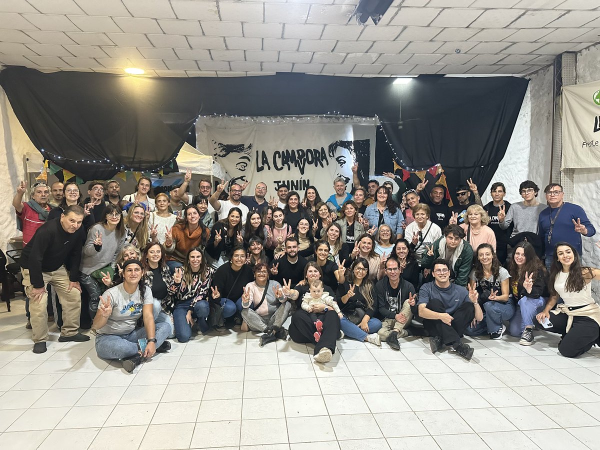 Claritabozzano's tweet photo. ✌🏼Plenario Distrital 🐧

Gracias compañerxs por el hermoso plenario que vivimos hoy en nuestra ciudad, donde también recibimos la visita de nuestra secretaria general @lucampora

A seguir militando ayer, hoy y siempre junto a Cristina 👏🏻

@MicaOlivetto https://t.co/BWJLvzdPfF
