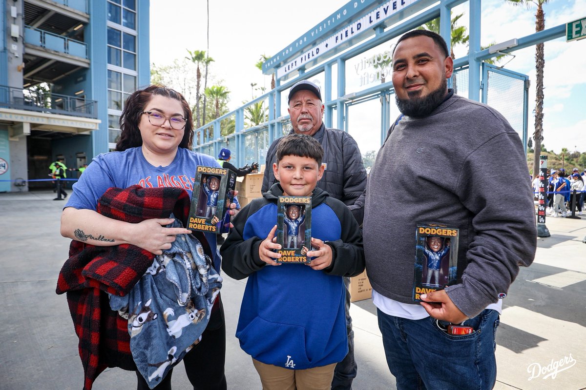 It's Dave Roberts Bobblehead Night presented by Kinoshita!
